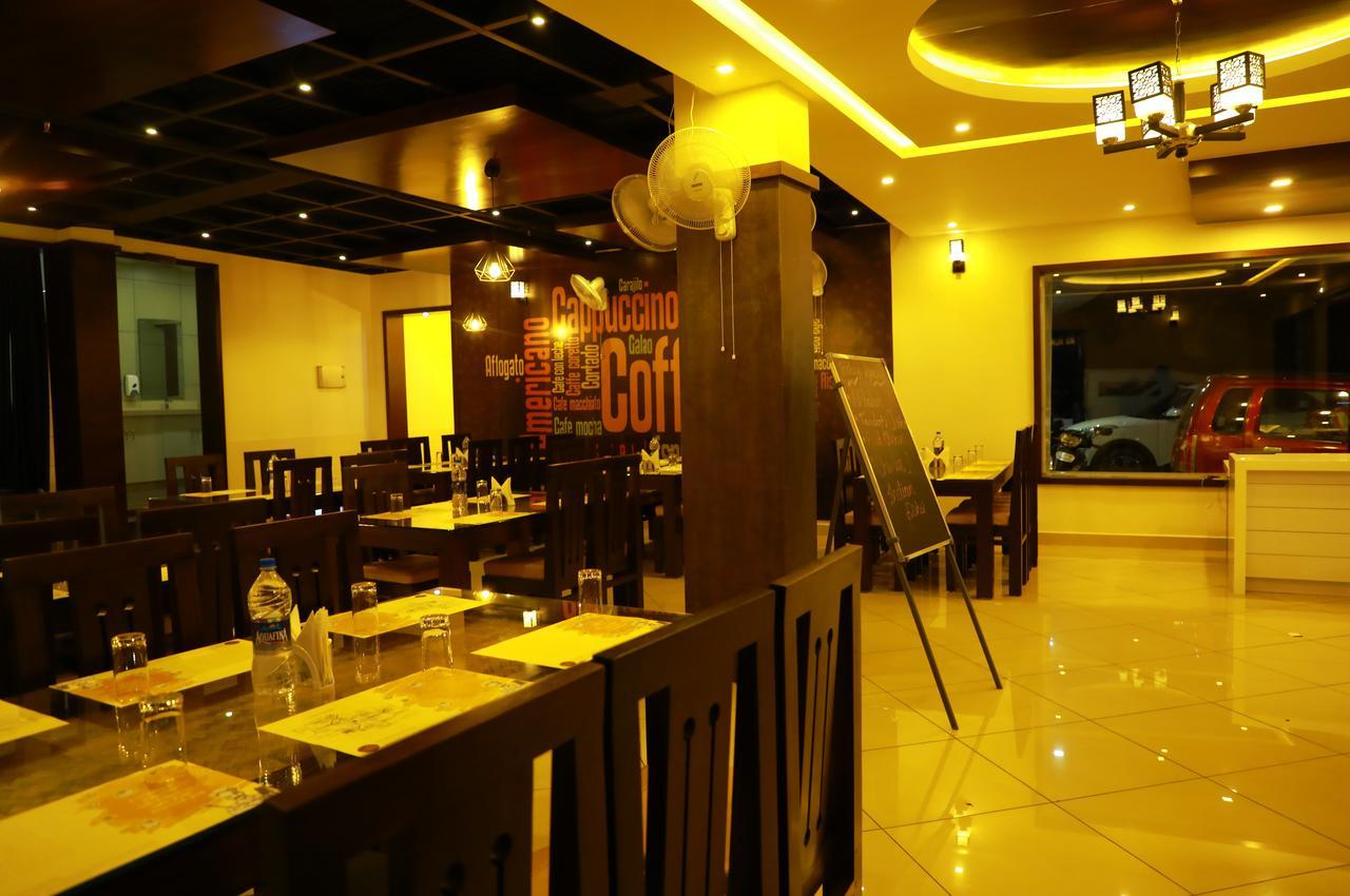Wayanad Royal Crown Hotel Kalpetta Eksteriør billede